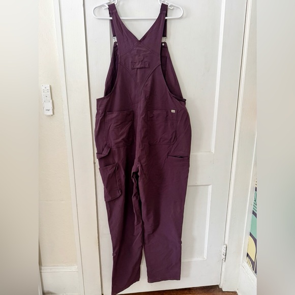 Duluth Trading Co Flexpedition Bib Overalls in Elderberry, size L - Picture 4 of 7
